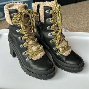 Steve Madden “bundleup” boot. Size 6